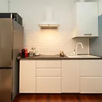 Modern In With Wifi And Ac Apartment